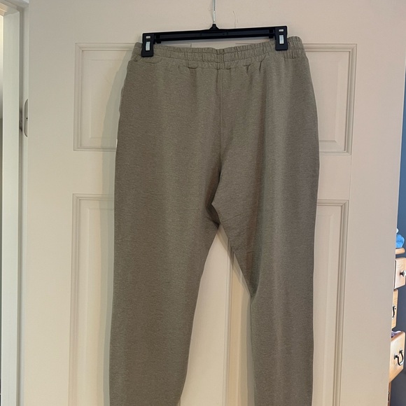 VUORI Performance Jogger - Picture 3 of 6